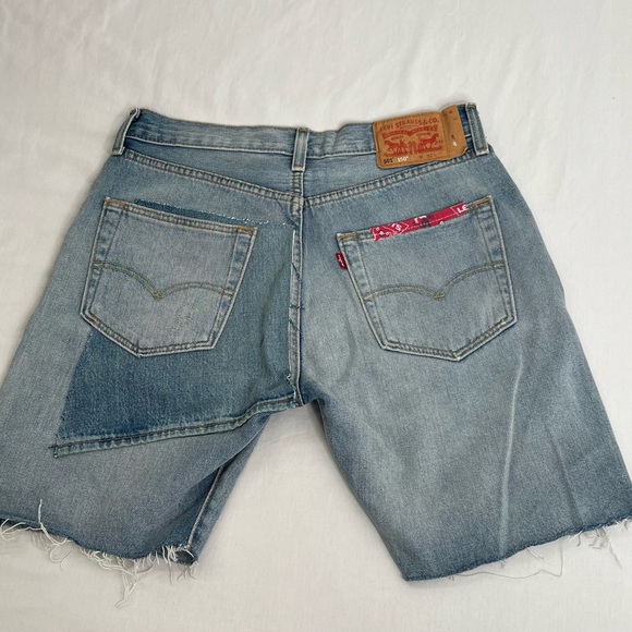 Levi's 501 Shorts Women's Size 32 Blue Denim High Rise Button Fly - Picture 9 of 10